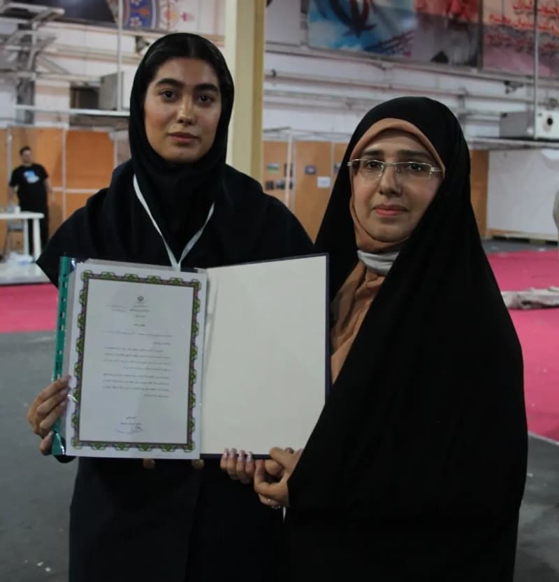 کسب مقام برتر غرفه کسب و کار دانش آموزی هنرستان غیر دولتی نقش و نگار در نمایشگاه بین المللی استان گیلان